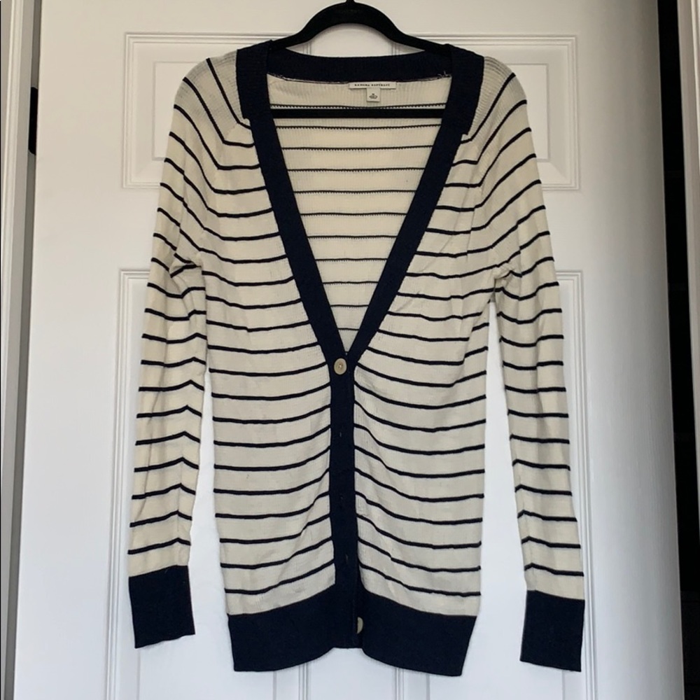 BANANA REPUBLIC CARDIGAN MEDIUM